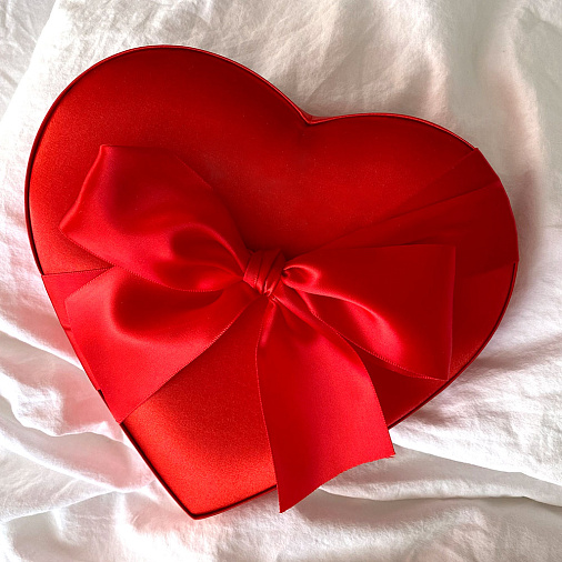 "Моей любимой" сердце с конфетами ручной работы