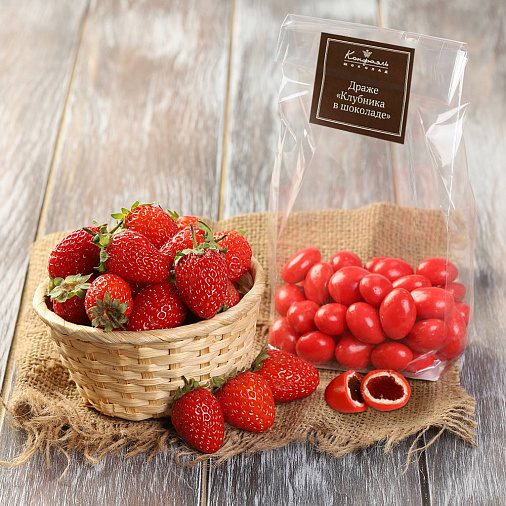 «Любимый вкус» драже клубника в белом шоколаде 