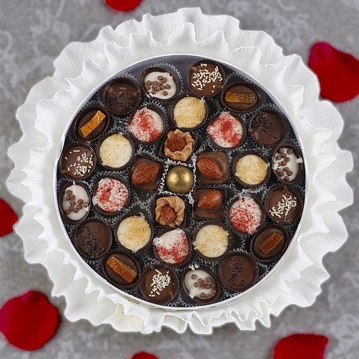 Букет из конфет ручной работы и драже белый 320г