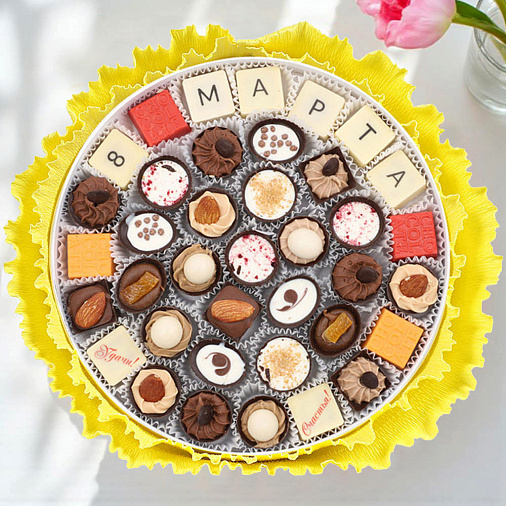 "8 марта" букет из конфет ручной работы 395г