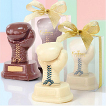 "Боксерская перчатка" скульптура шоколад в ассортименте