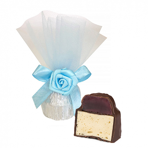 Конфета ванильное суфле и черничный мармелад в горьком шоколаде белая с голубой розочкой 50г