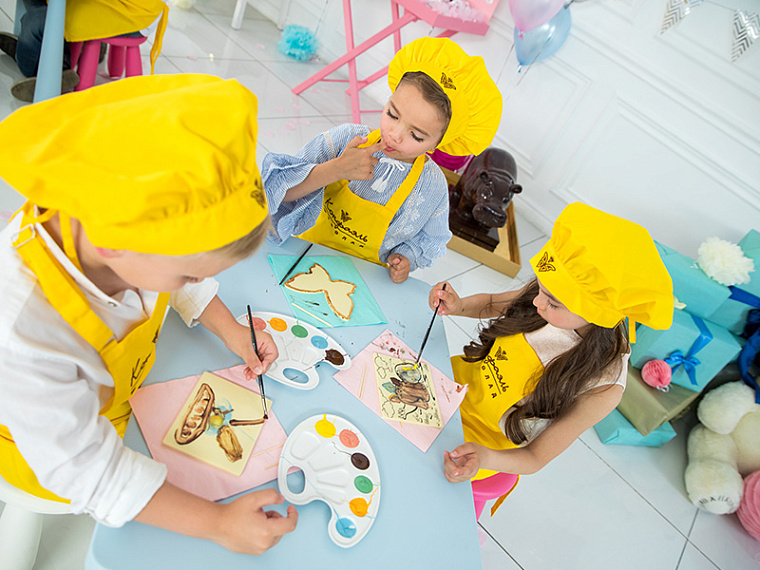 Новогодняя сказка начинается в «Конфаэль»: время волшебства, творчества и шоколадного веселья!