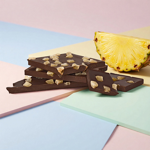 Горький шоколад с цукатами ананаса (ломаный)